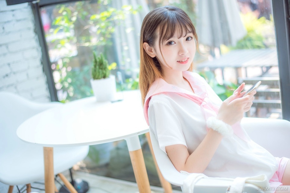 当你穿上了爱情的婚纱，我也披上了和尚的袈裟……